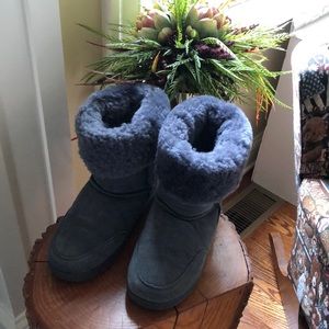 Bearpaw Gray boots like new condition